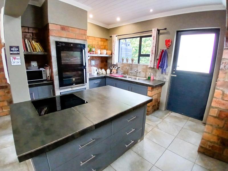 3 Bedroom Property for Sale in Stilbaai Wes Western Cape